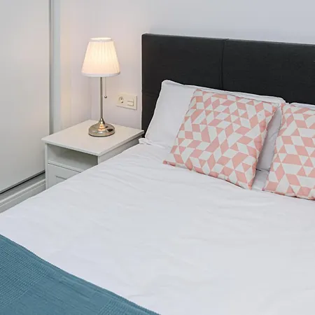 Wintowinrentals Center, Comfortable And Renovated شقة